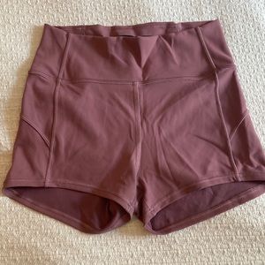 Lululemon in movement short, size 6, light pink